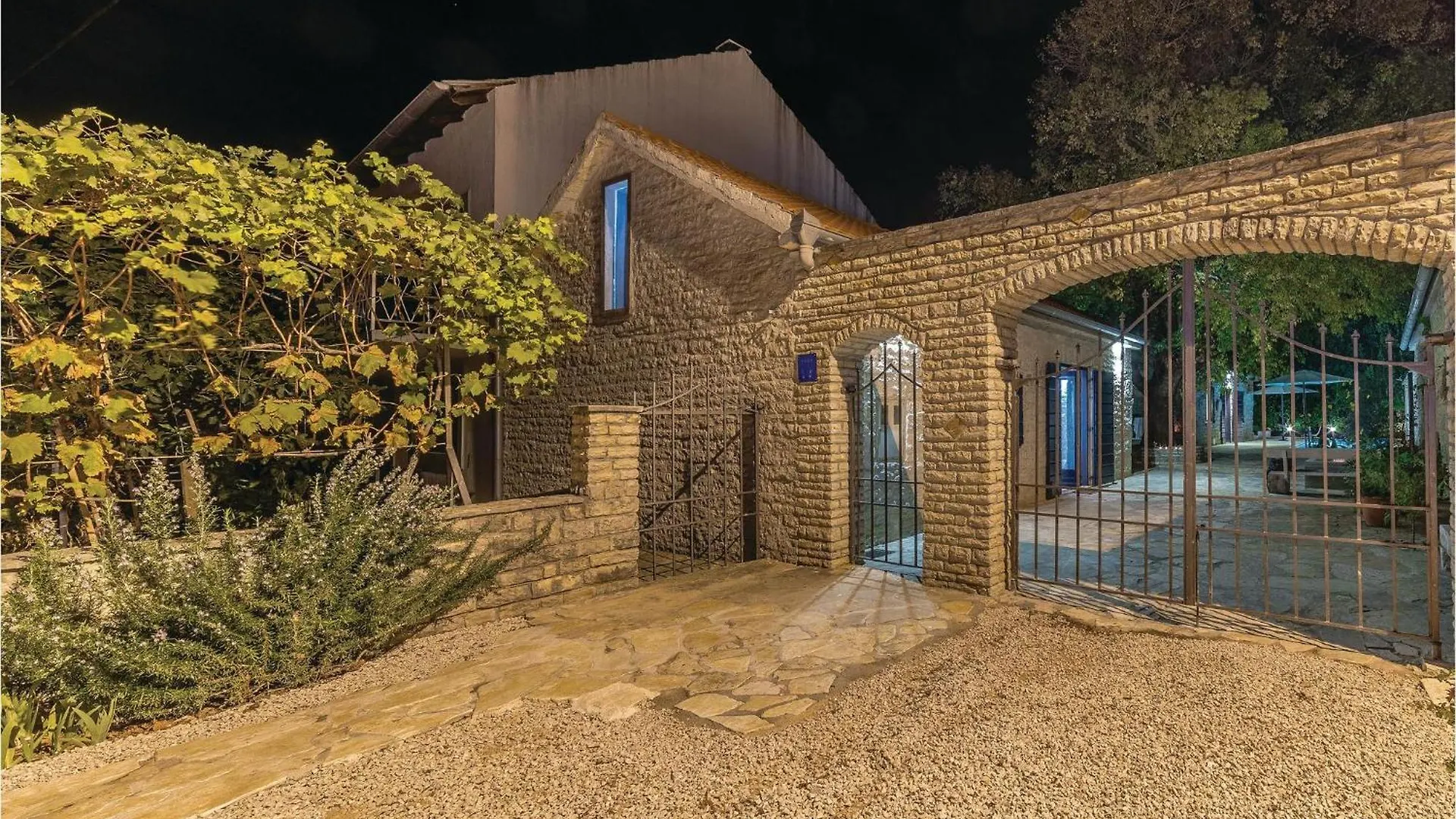 Amazing Home In Pridraga With Wifi 0*,